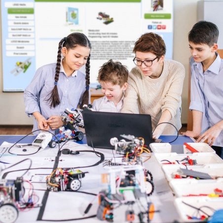 Pracownia LEGO Education duża pracownia robotyki dla klas 4-8 Pracownia LEGO Education duża pracownia robotyki dla klas 4-8