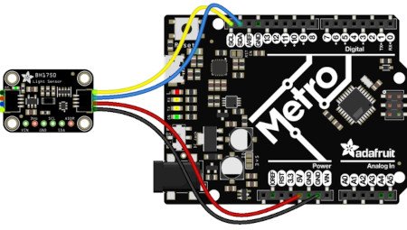 Připojení senzoru k Metro Arduino pomocí konektorů STEMMA QT / Qwiic.