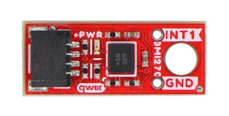 Červená sparkfun mikro deska s akcelerometrem a gyroskopem leží na bílém pozadí.