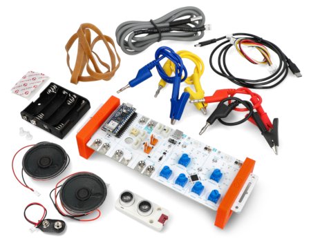 Arduino Science Kit R3 leží se všemi svými součástmi na bílém pozadí.